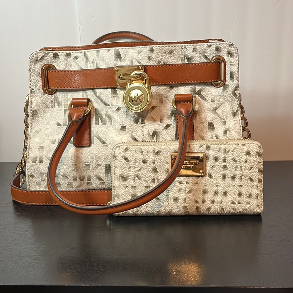 Michael Kors Hamilton Monogram With Matching Wallet - Picture 8 of 17